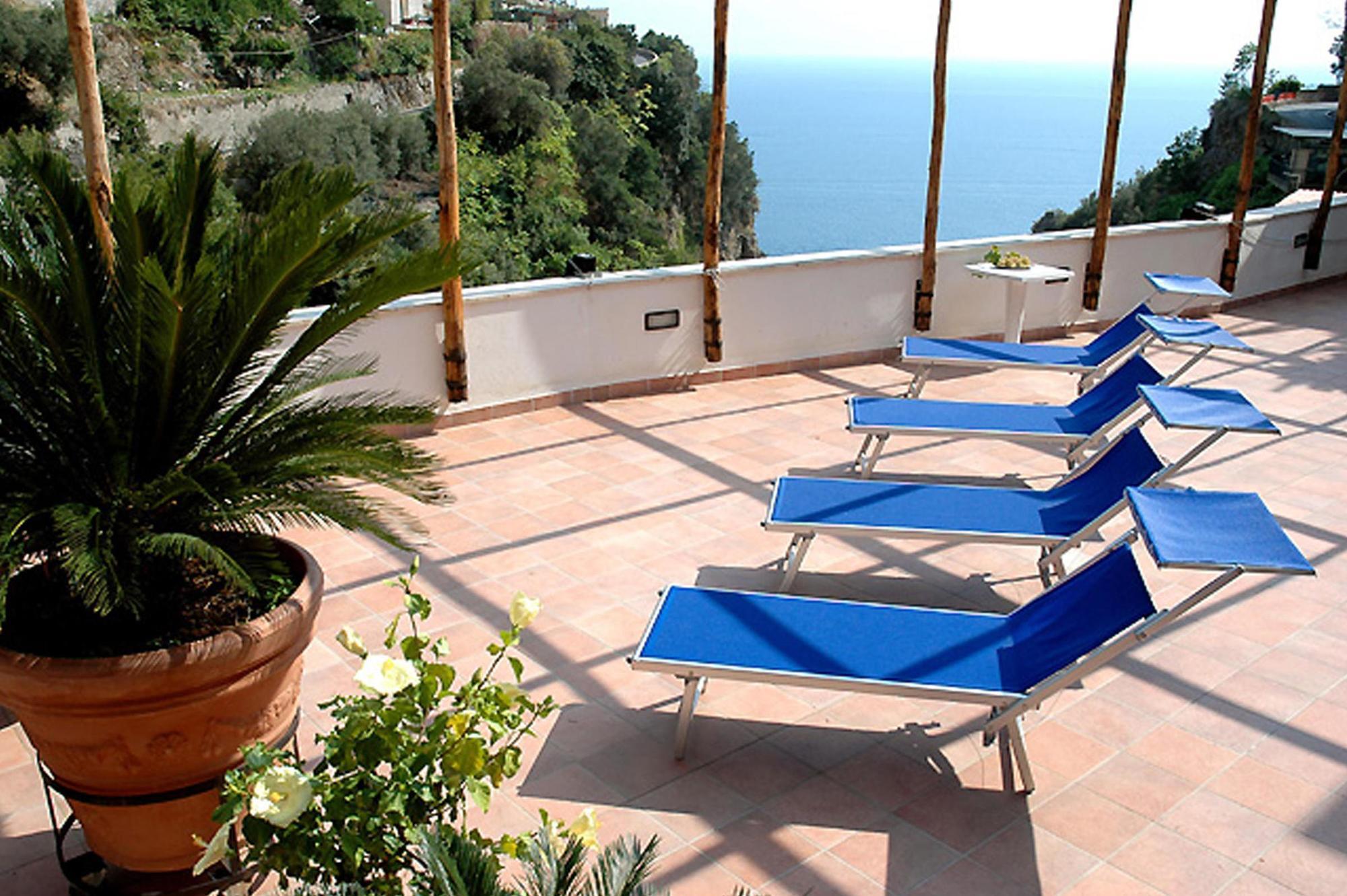 Hotel La Pergola Amalfi Esterno foto