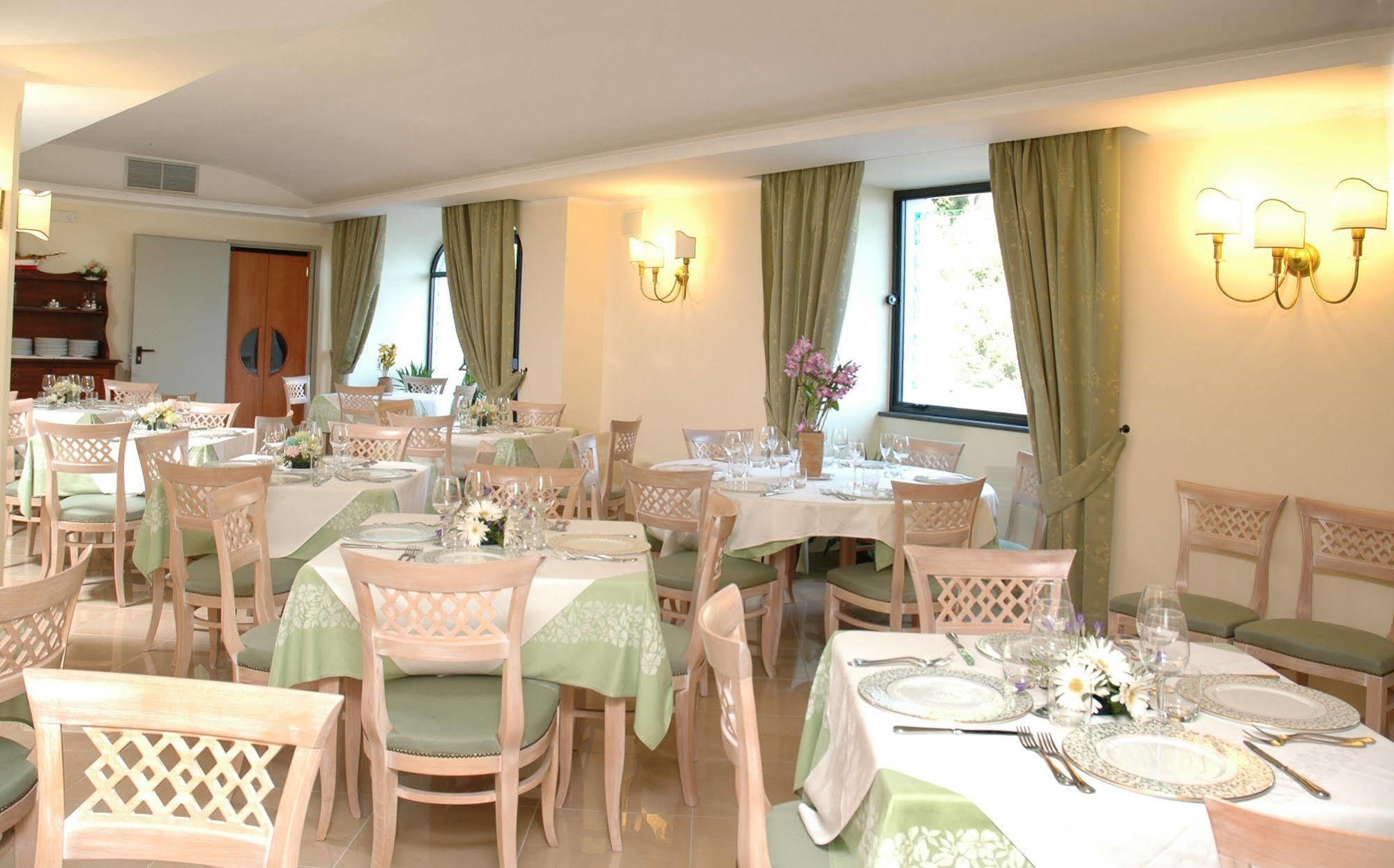 Hotel La Pergola Amalfi Esterno foto