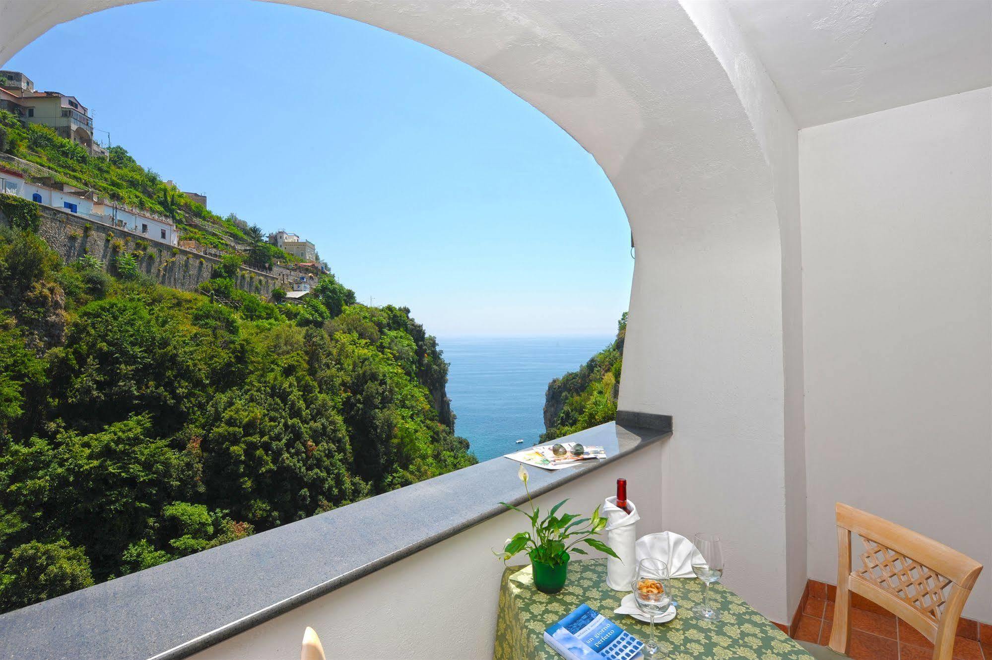Hotel La Pergola Amalfi Esterno foto