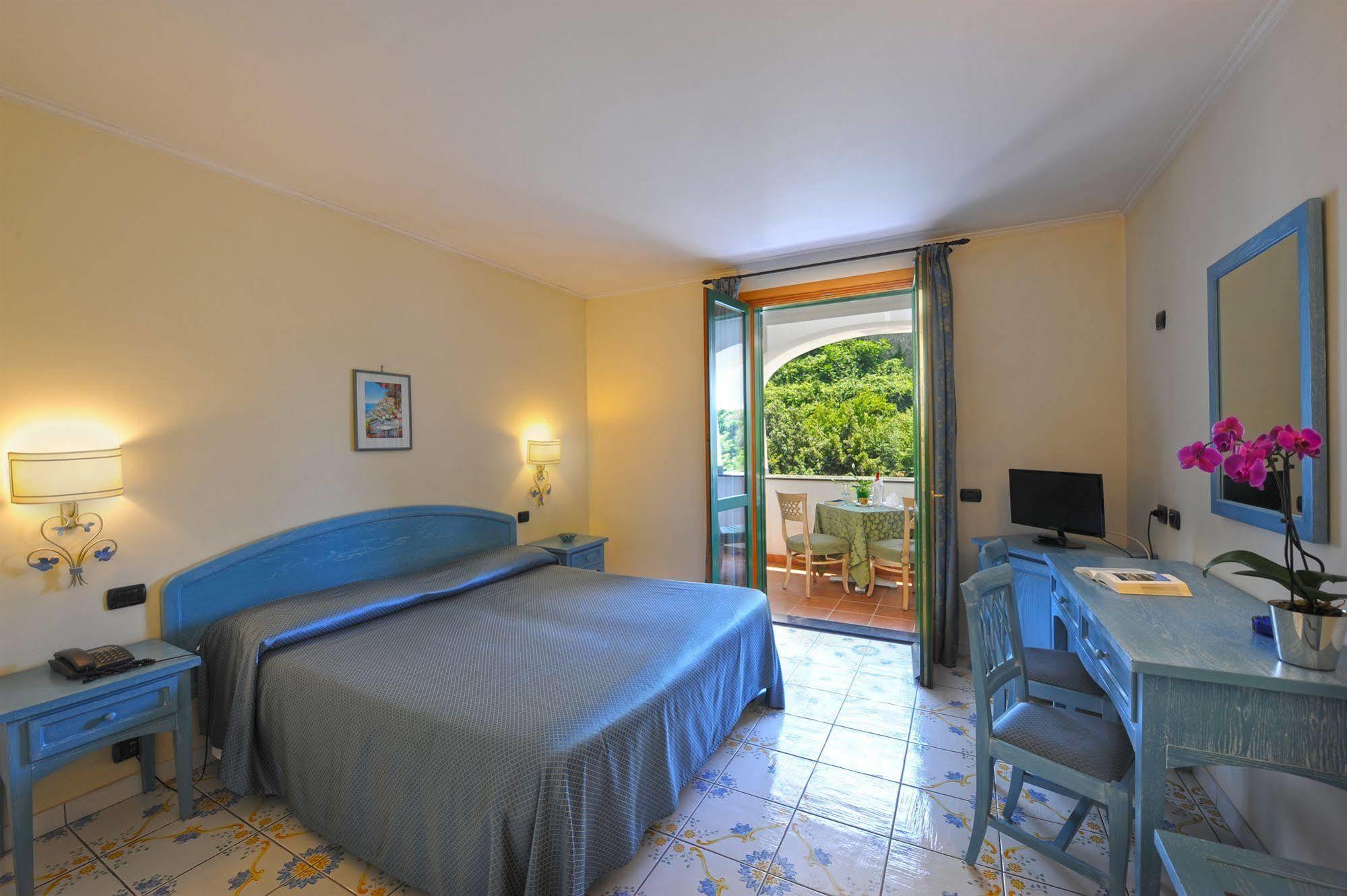 Hotel La Pergola Amalfi Esterno foto